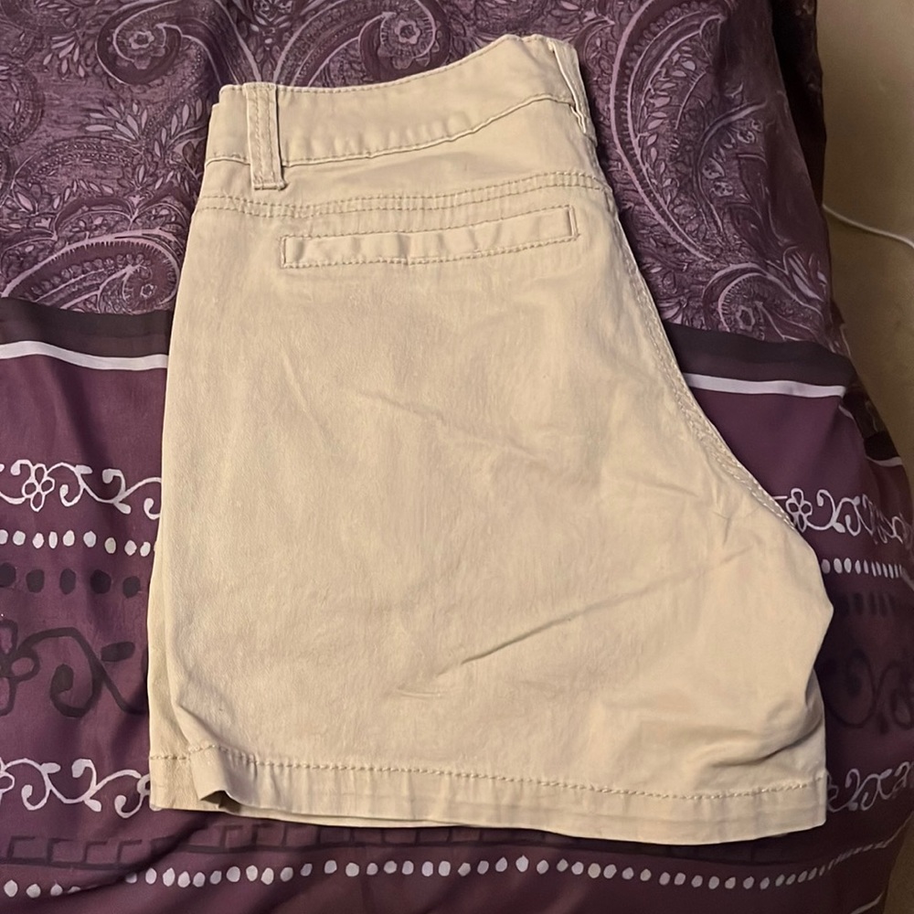 Brand new Unionbay khaki shorts, size 5, 5” inseam